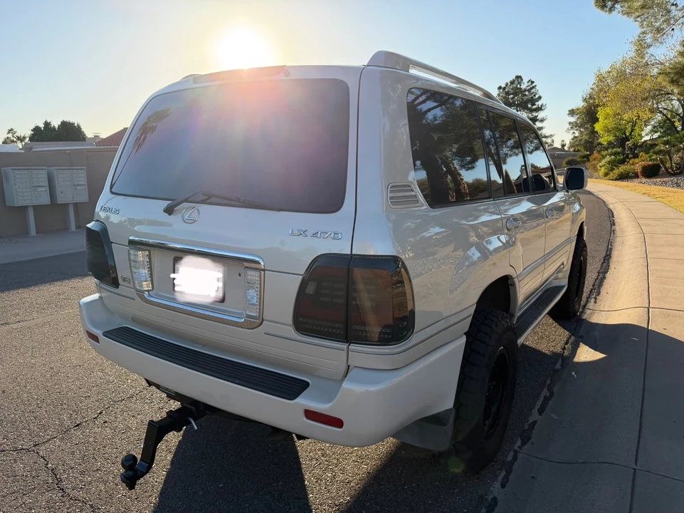 2004 Lexus LX 2nd Gen - Image 6 of 11