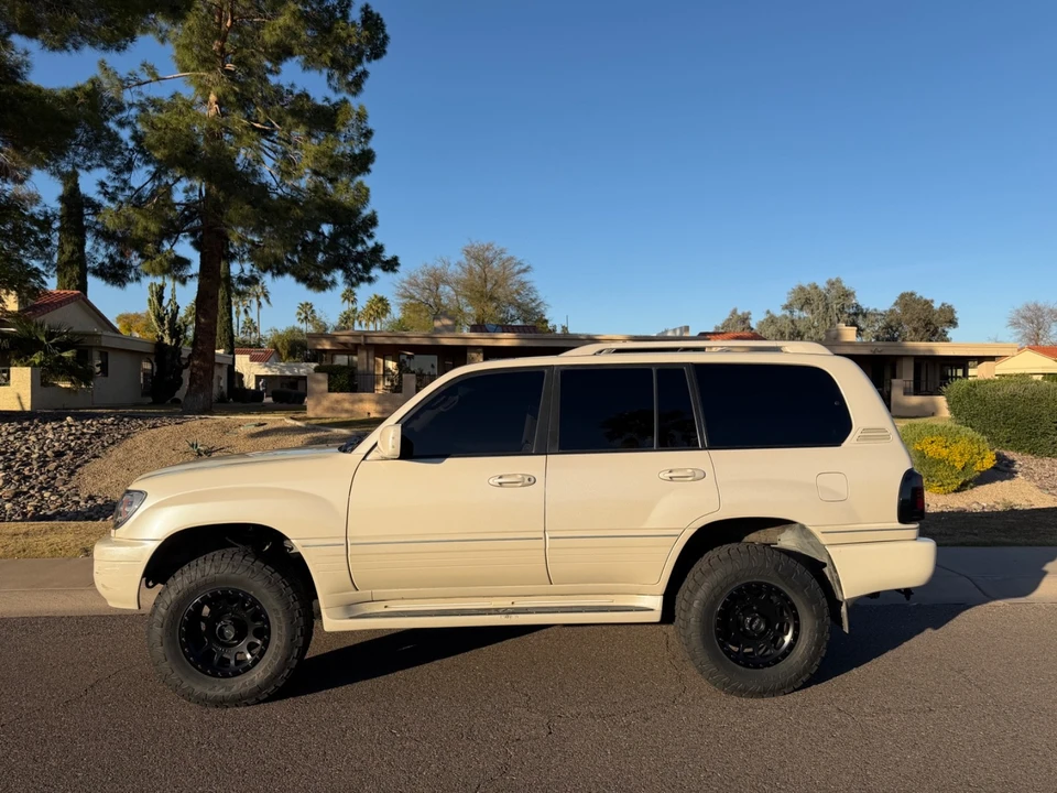 2004 Lexus LX 2nd Gen - Image 7 of 11