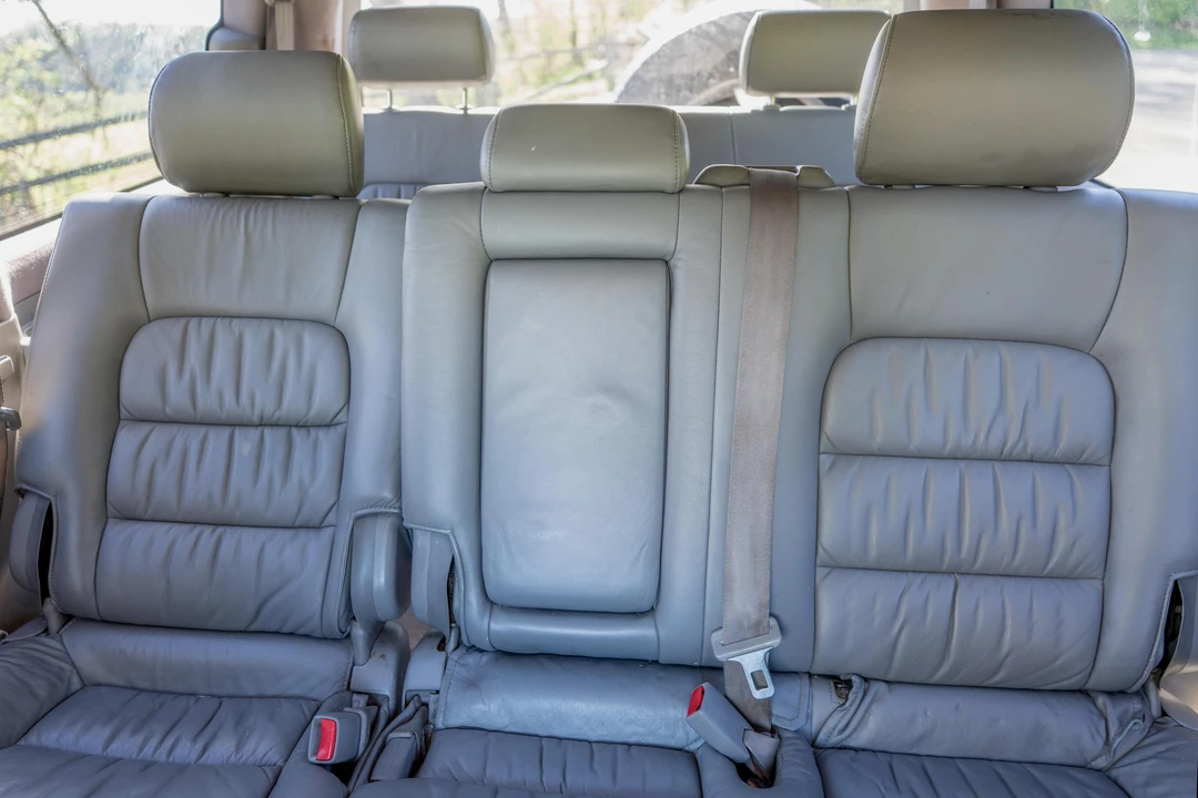 2004 Lexus LX 2nd Gen - Image 19 of 31