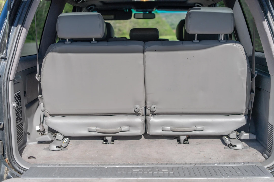 2004 Lexus LX 2nd Gen - Image 29 of 31
