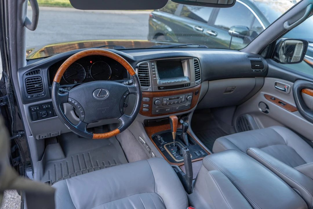 2004 Lexus LX 2nd Gen - Image 30 of 31