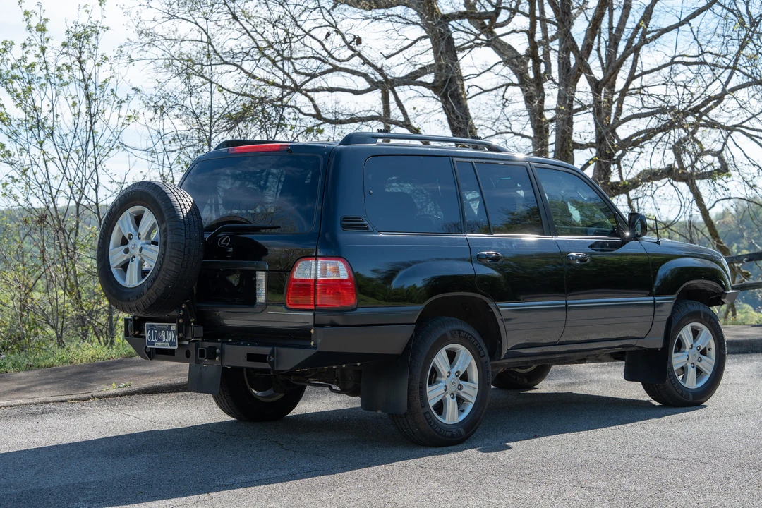 2004 Lexus LX 2nd Gen - Image 10 of 31