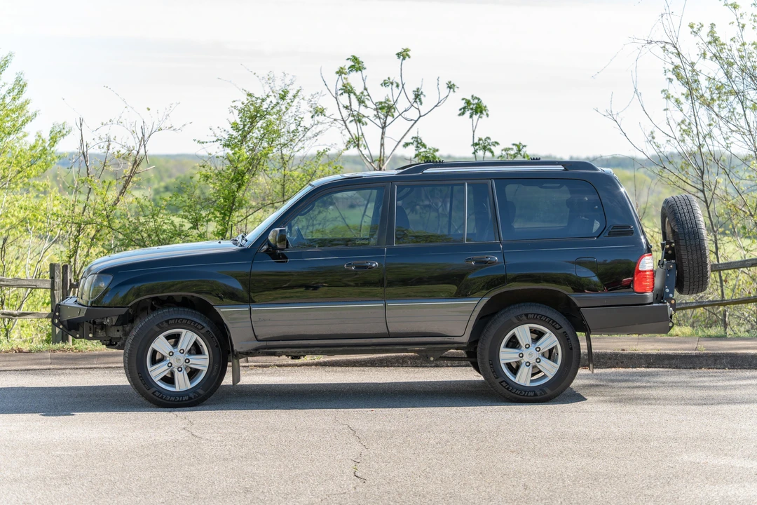 2004 Lexus LX 2nd Gen - Image 6 of 31