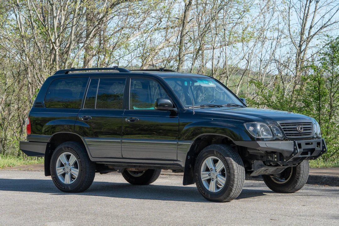 2004 Lexus LX 2nd Gen - Image 11 of 31