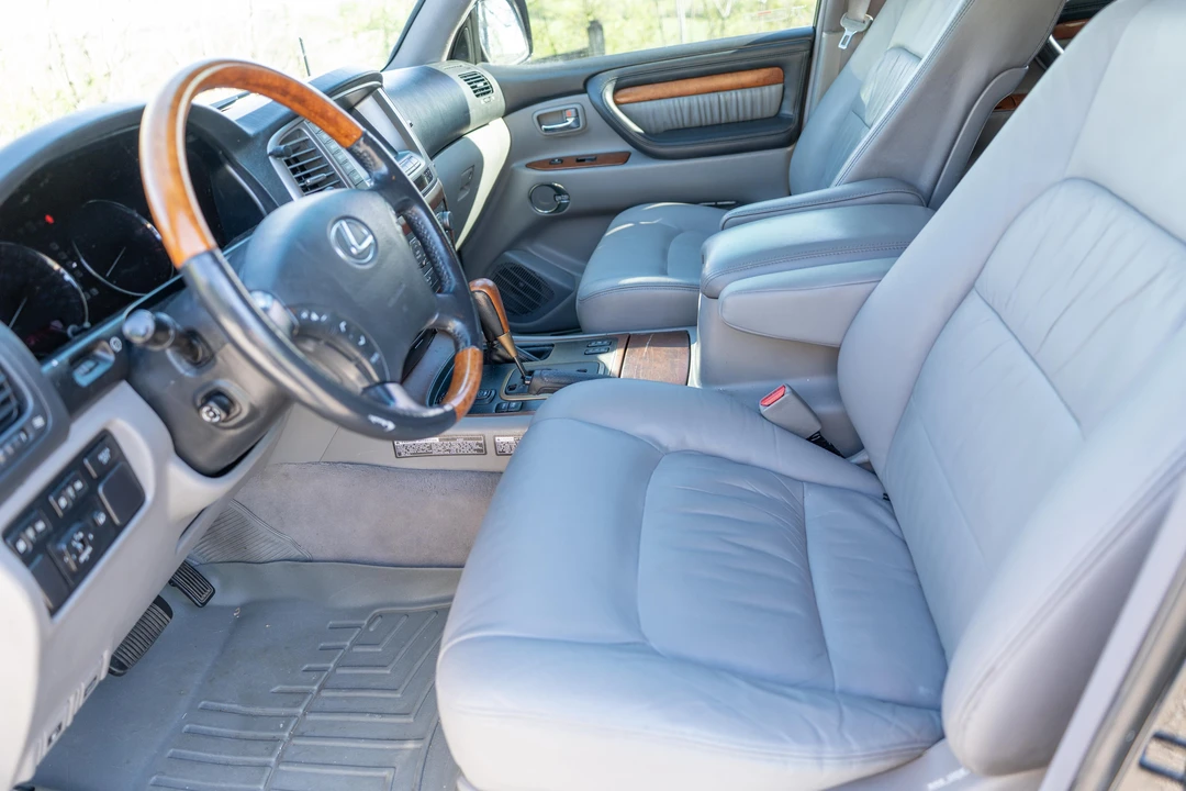 2004 Lexus LX 2nd Gen - Image 22 of 31