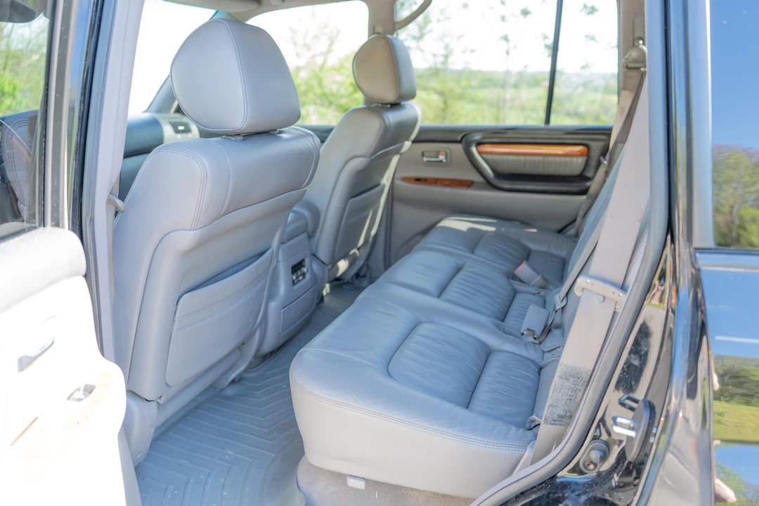 2004 Lexus LX 2nd Gen - Image 24 of 31