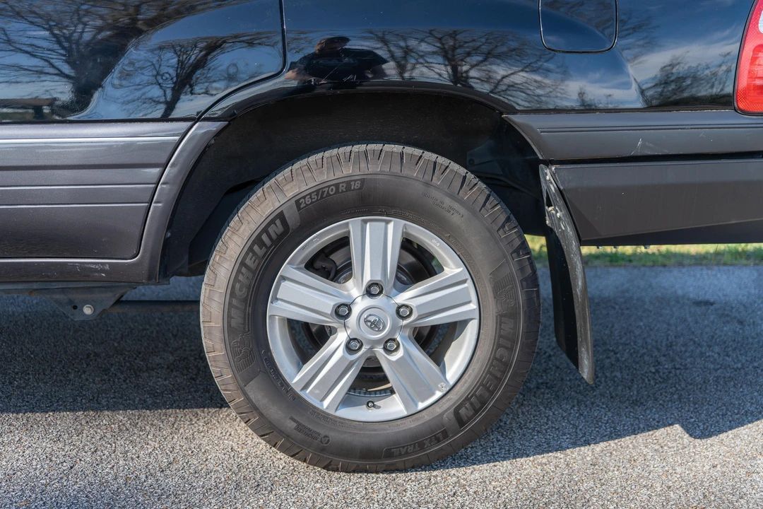 2004 Lexus LX 2nd Gen - Image 14 of 31