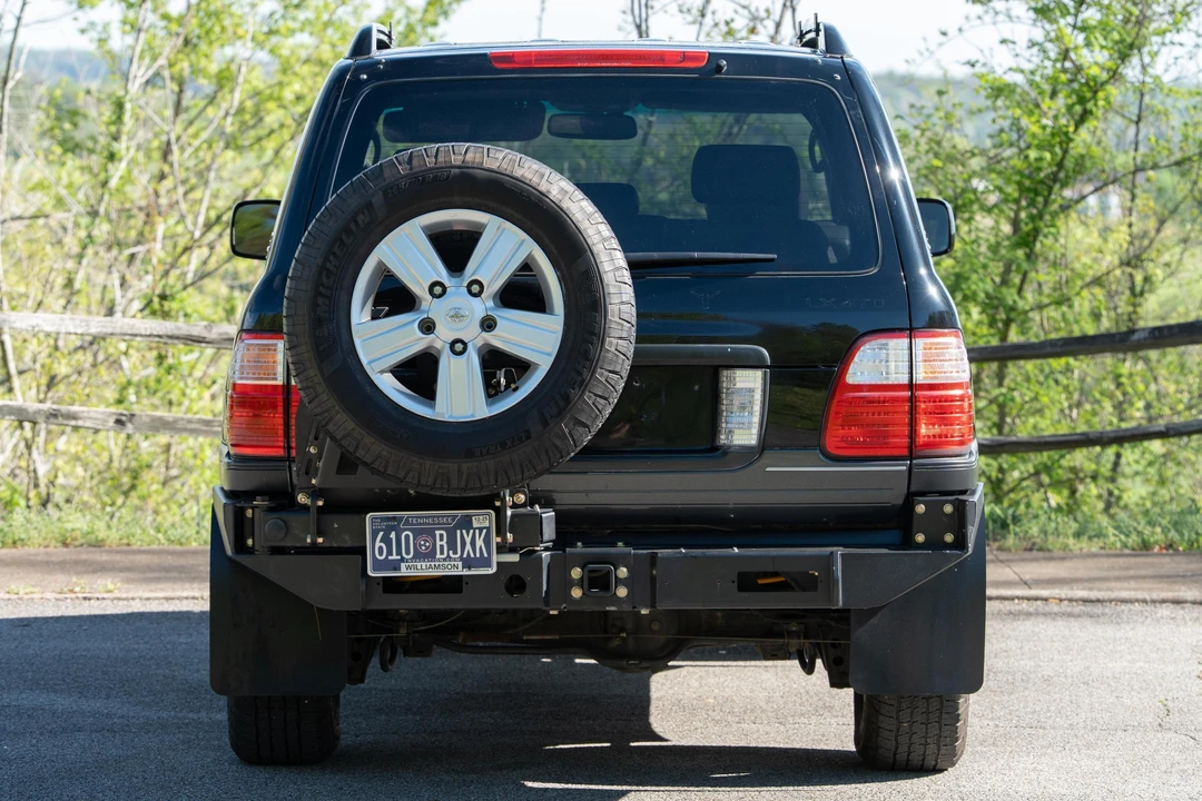 2004 Lexus LX 2nd Gen - Image 5 of 31