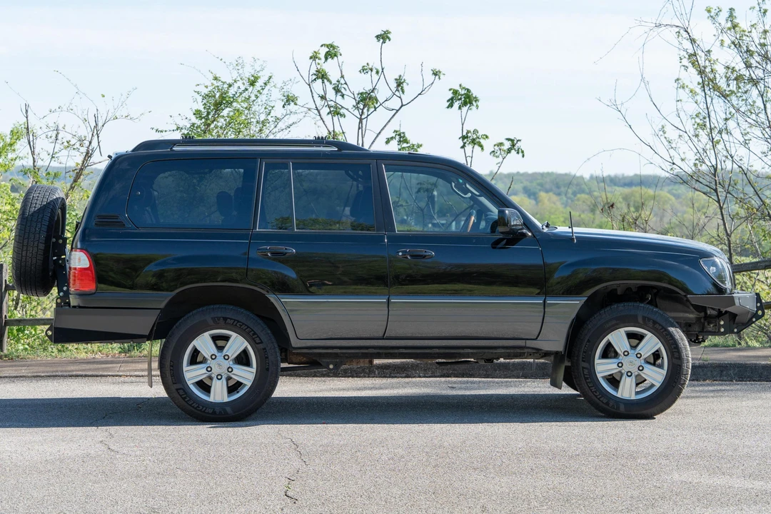 2004 Lexus LX 2nd Gen - Image 3 of 31