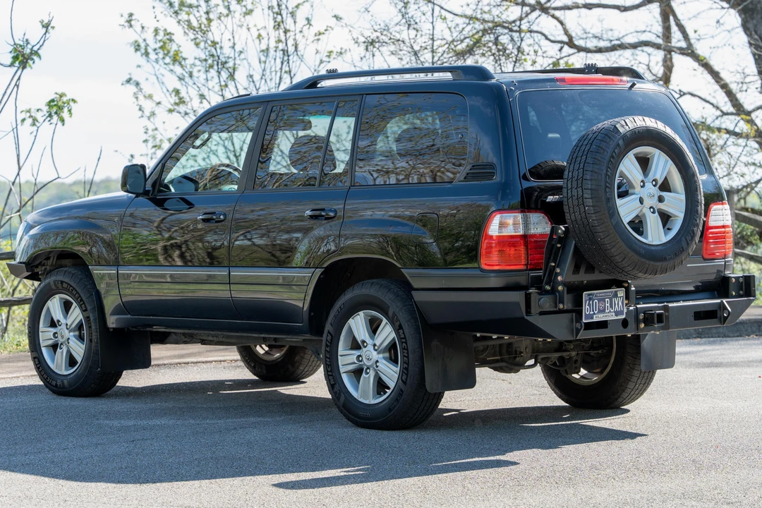 2004 Lexus LX 2nd Gen - Image 4 of 31