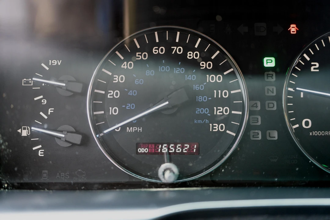 2004 Lexus LX 2nd Gen - Image 20 of 31