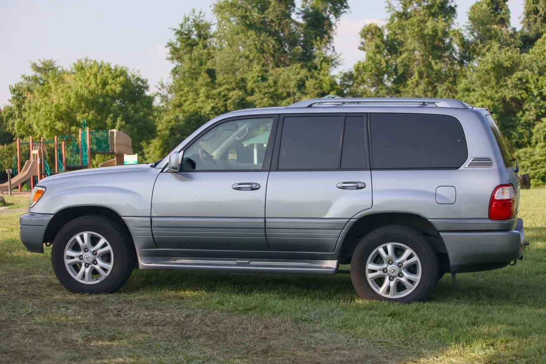 2004 Lexus LX 2nd Gen - Image 3 of 31