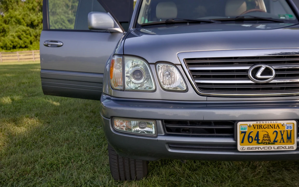 2004 Lexus LX 2nd Gen - Image 17 of 31