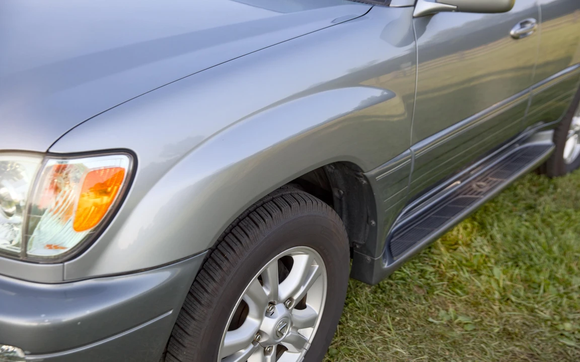 2004 Lexus LX 2nd Gen - Image 26 of 31