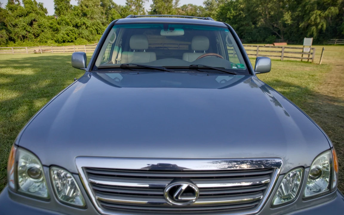 2004 Lexus LX 2nd Gen - Image 21 of 31