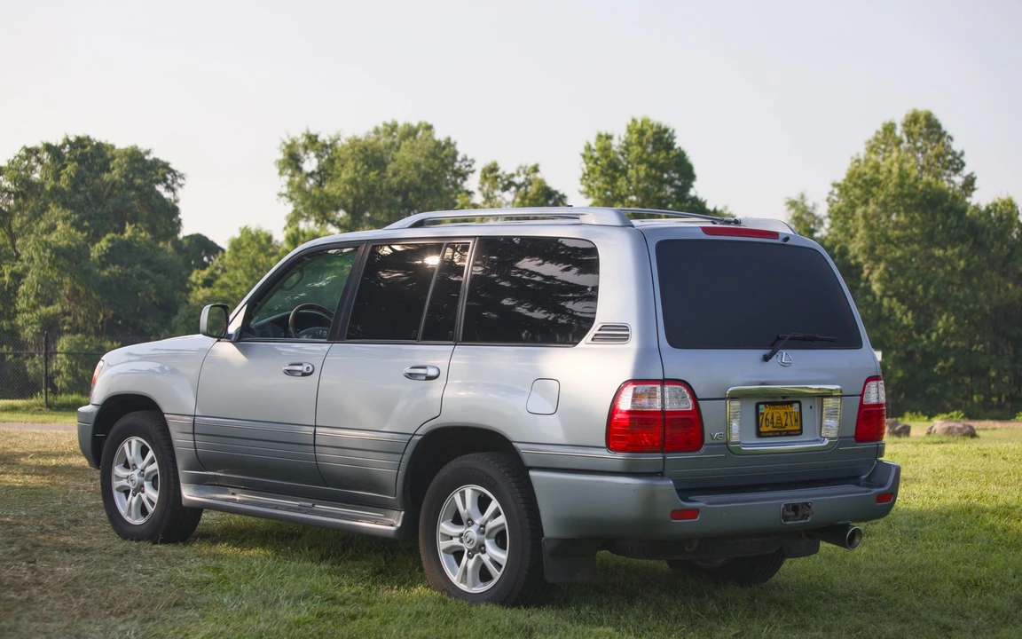 2004 Lexus LX 2nd Gen - Image 12 of 31