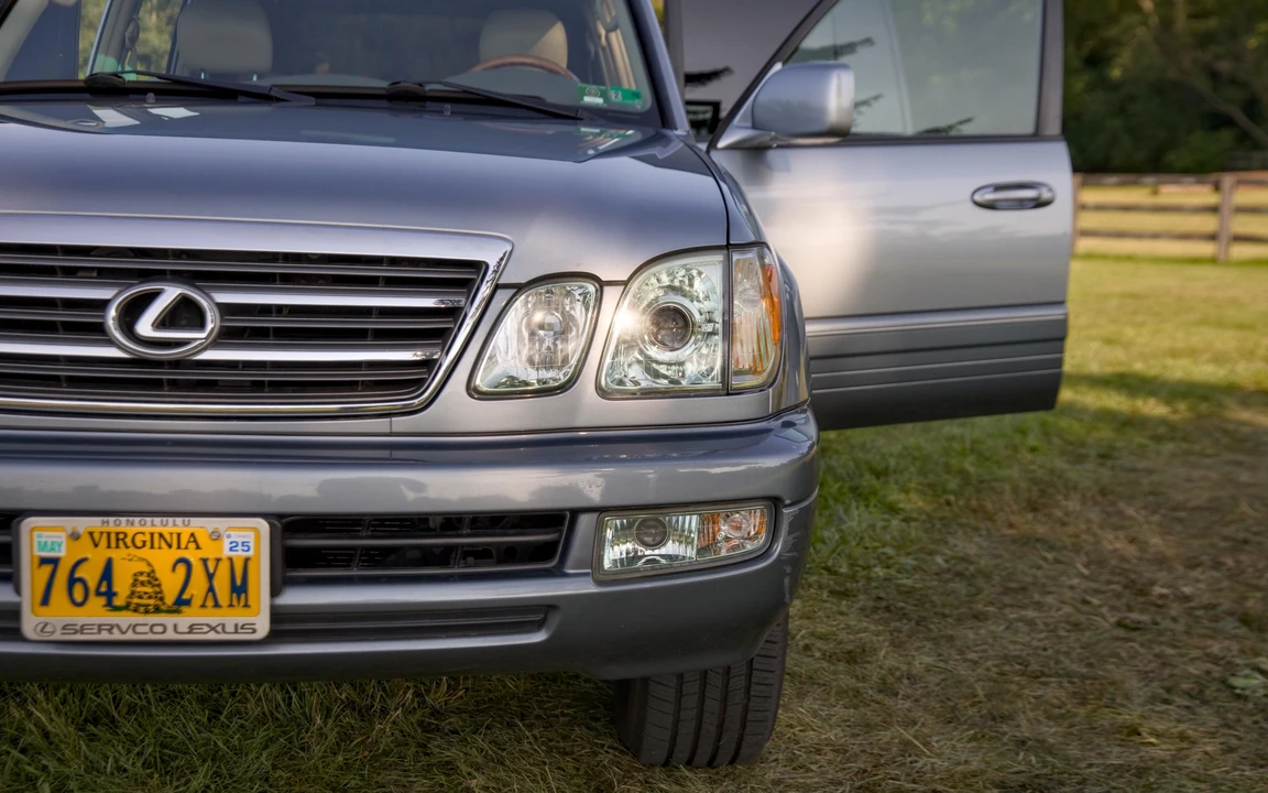 2004 Lexus LX 2nd Gen - Image 24 of 31
