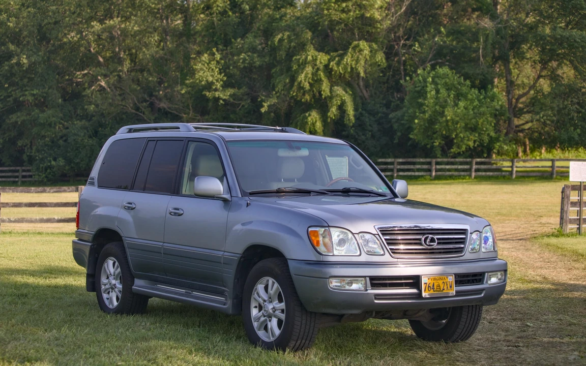 2004 Lexus LX 2nd Gen - Image 16 of 31