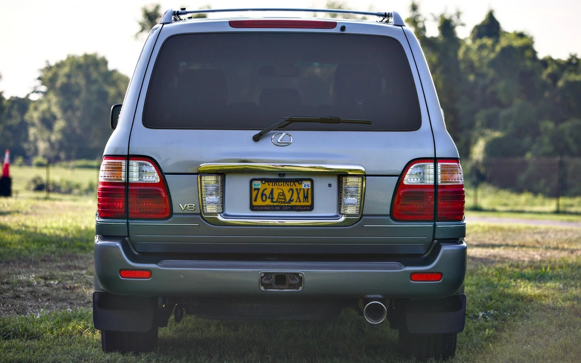 2004 Lexus LX 2nd Gen - Image 5 of 31