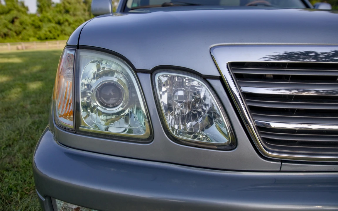 2004 Lexus LX 2nd Gen - Image 18 of 31