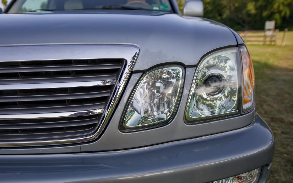 2004 Lexus LX 2nd Gen - Image 23 of 31