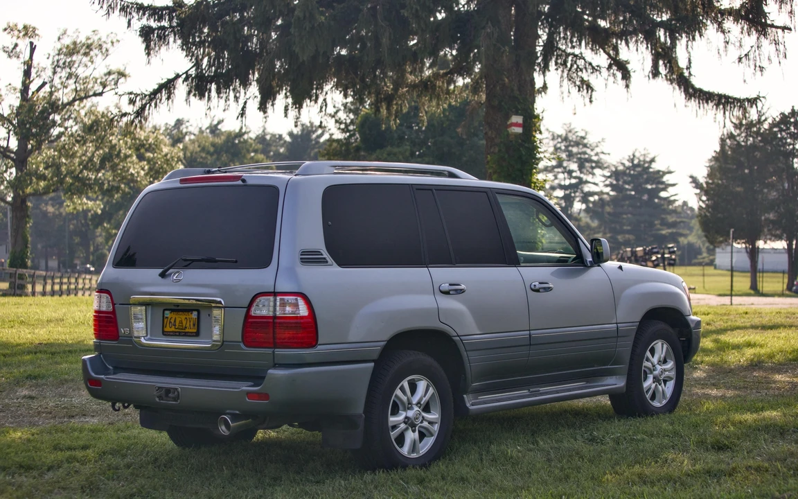 2004 Lexus LX 2nd Gen - Image 14 of 31