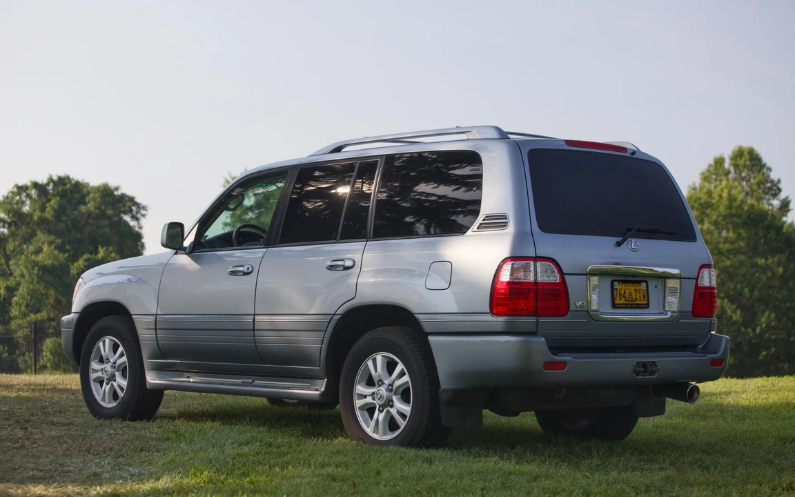 2004 Lexus LX 2nd Gen - Image 11 of 31