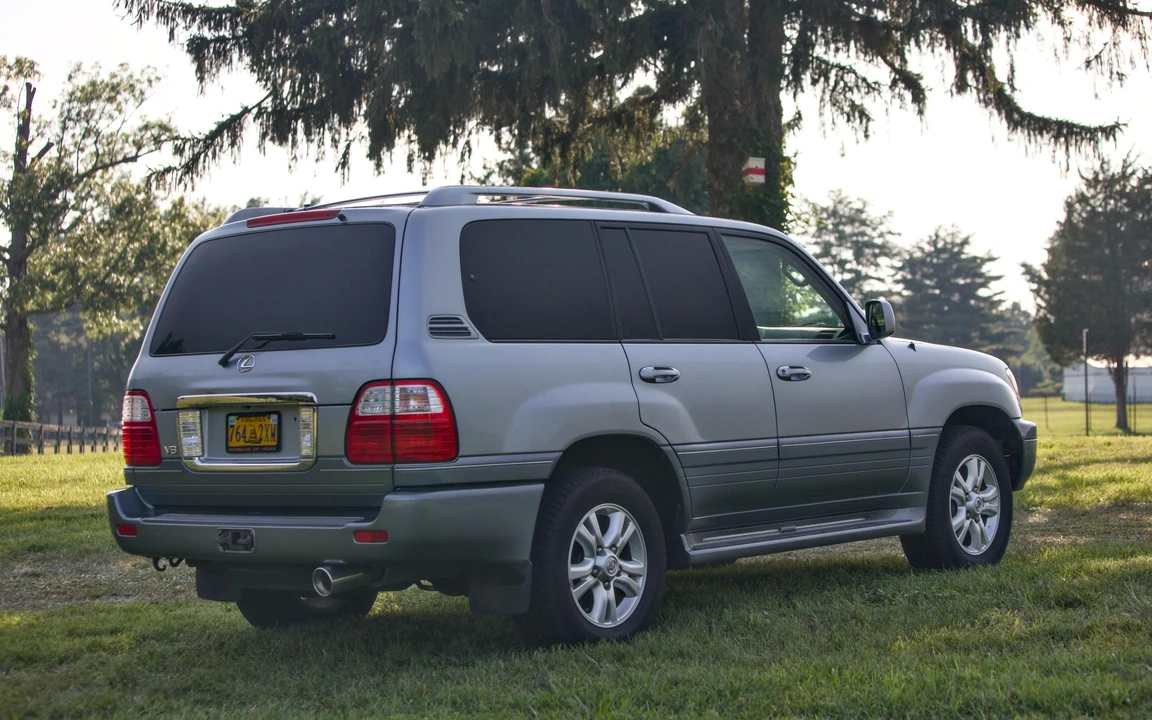 2004 Lexus LX 2nd Gen - Image 13 of 31