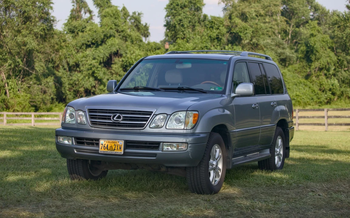 2004 Lexus LX 2nd Gen - Image 8 of 31