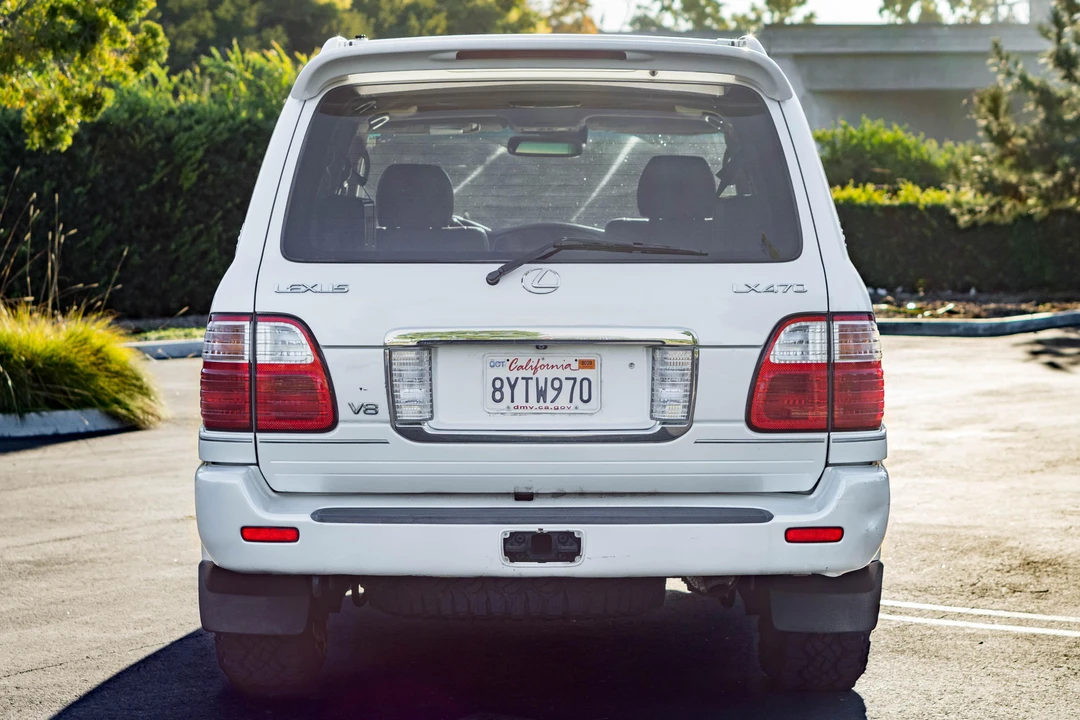 2004 Lexus LX 2nd Gen - Image 5 of 31