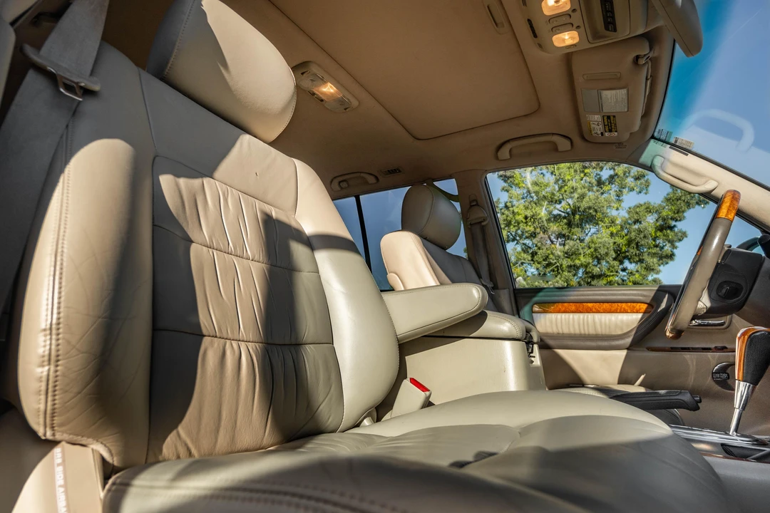 2004 Lexus LX 2nd Gen - Image 18 of 31