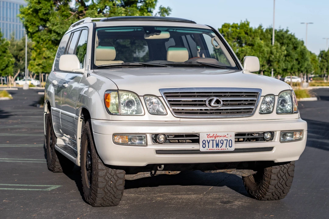 2004 Lexus LX 2nd Gen - Image 9 of 31