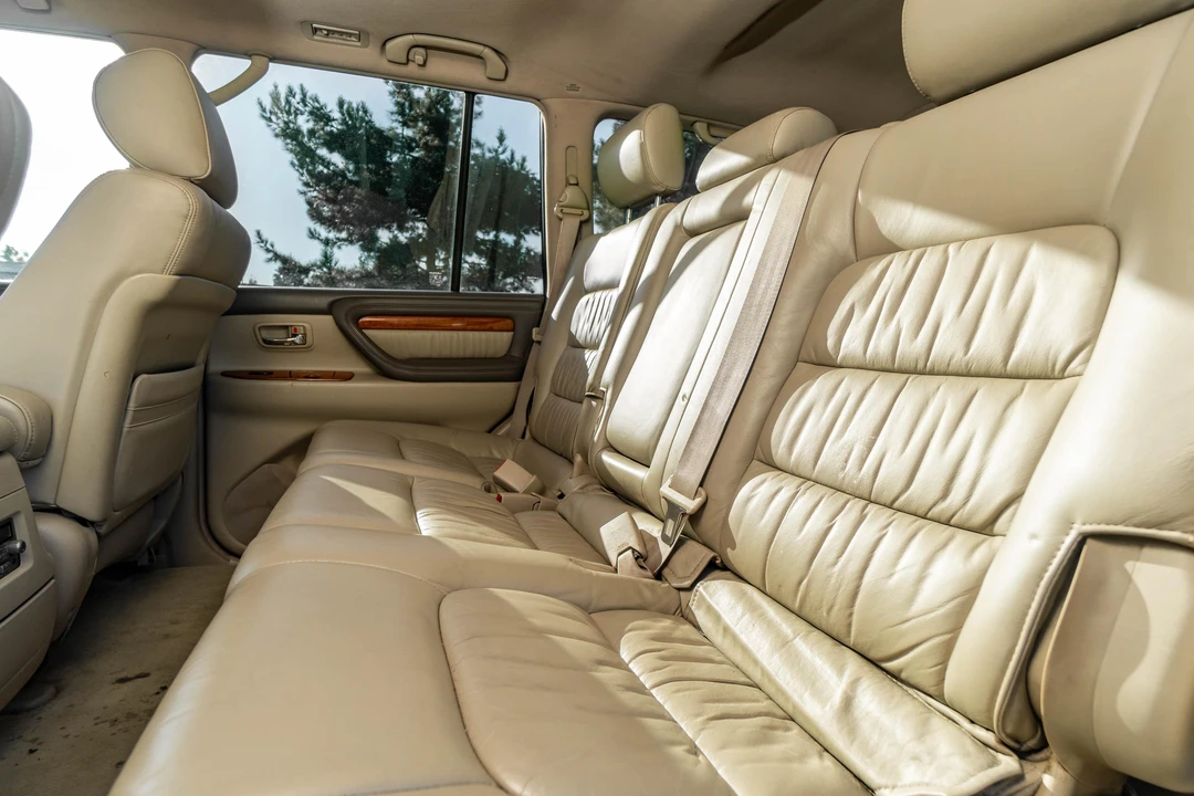 2004 Lexus LX 2nd Gen - Image 19 of 31