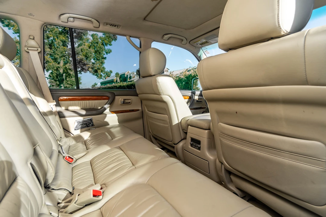 2004 Lexus LX 2nd Gen - Image 26 of 31