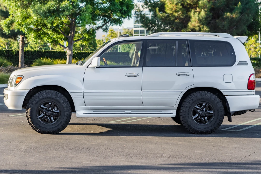 2004 Lexus LX 2nd Gen - Image 6 of 31