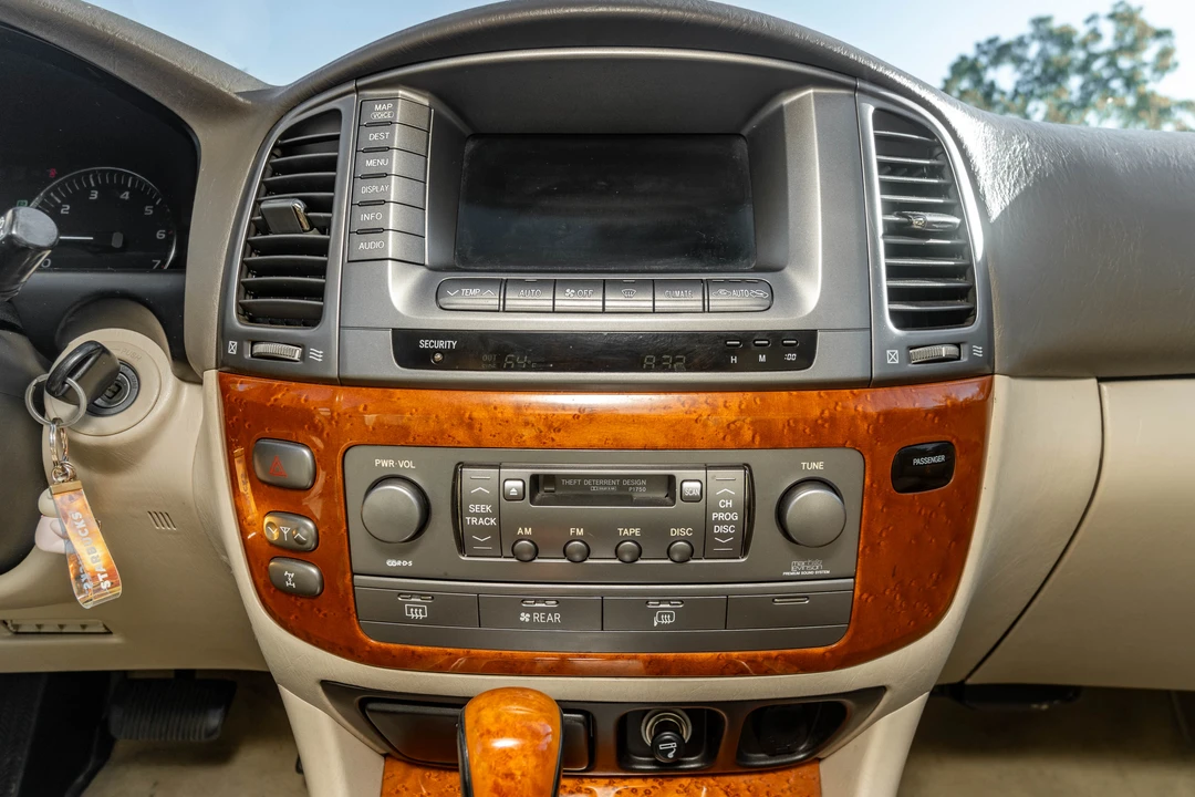 2004 Lexus LX 2nd Gen - Image 31 of 31
