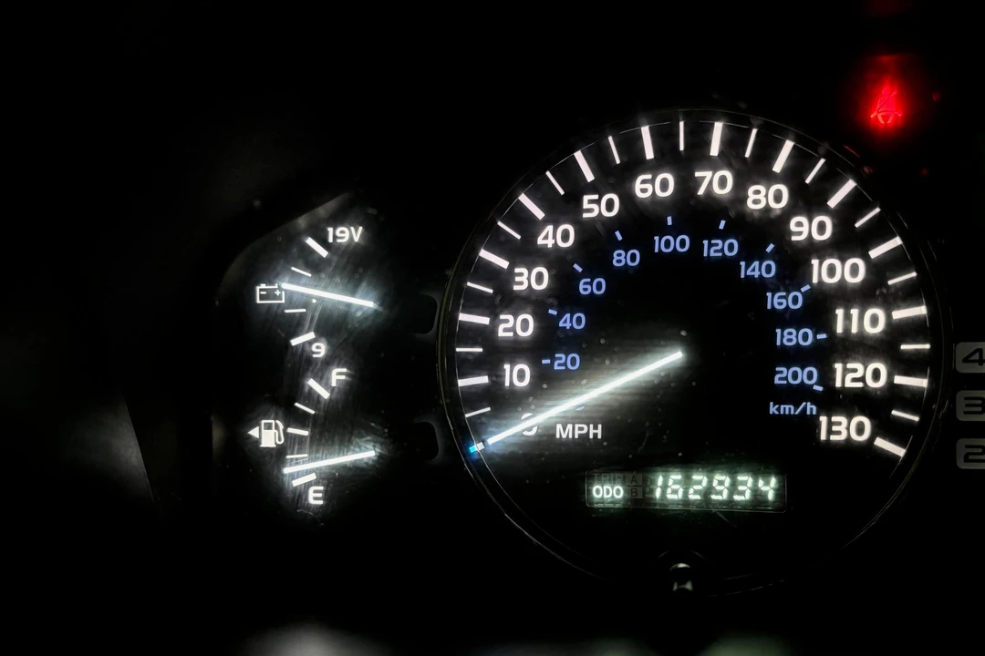 2004 Lexus LX 2nd Gen - Image 20 of 31