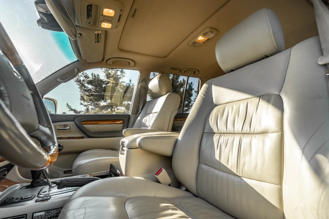 2004 Lexus LX 2nd Gen - Image 21 of 31