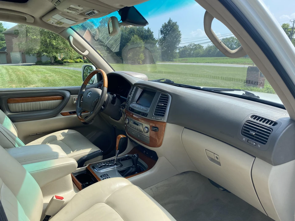 2004 Lexus LX 2nd Gen - Image 29 of 31