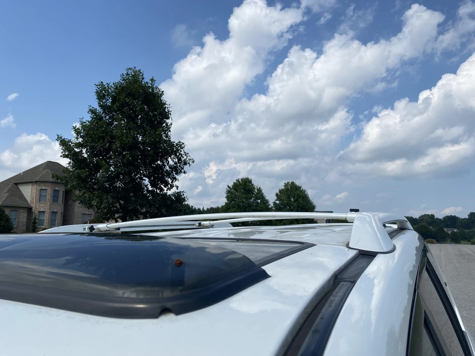 2004 Lexus LX 2nd Gen - Image 21 of 31