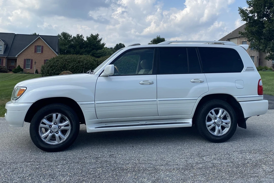 2004 Lexus LX 2nd Gen - Image 8 of 31