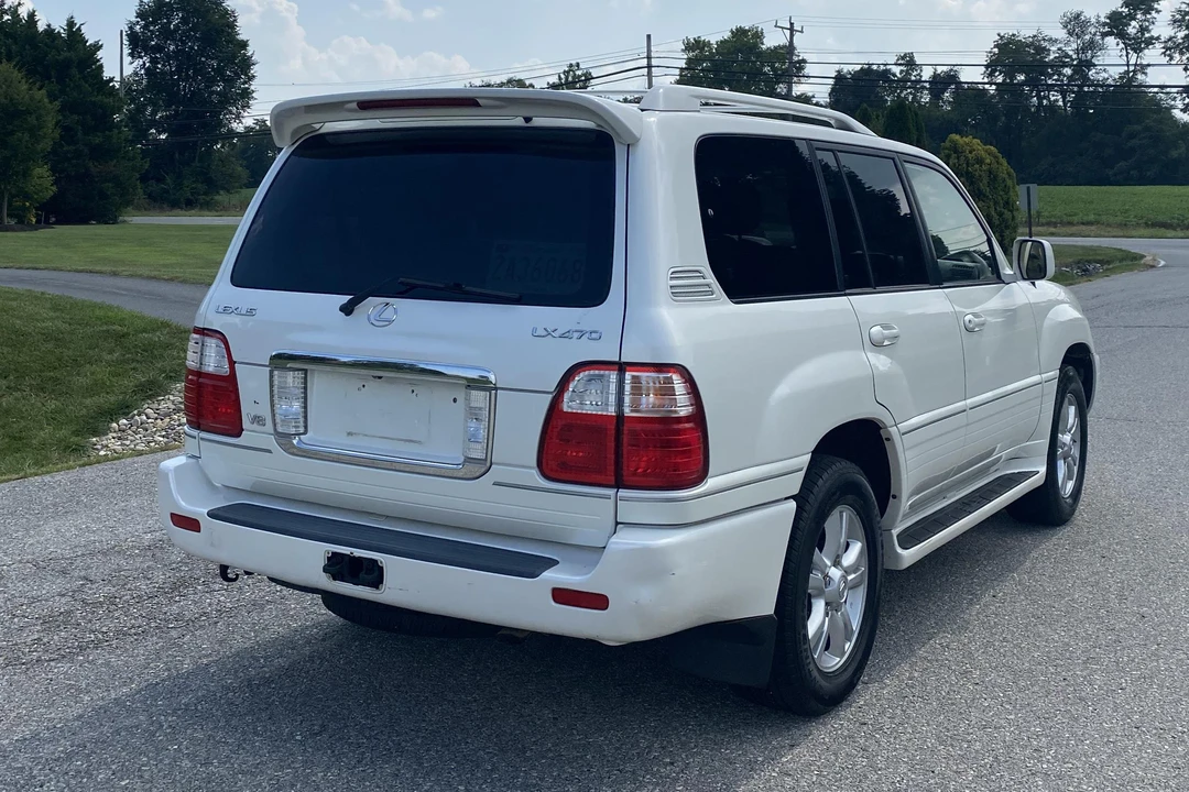 2004 Lexus LX 2nd Gen - Image 5 of 31