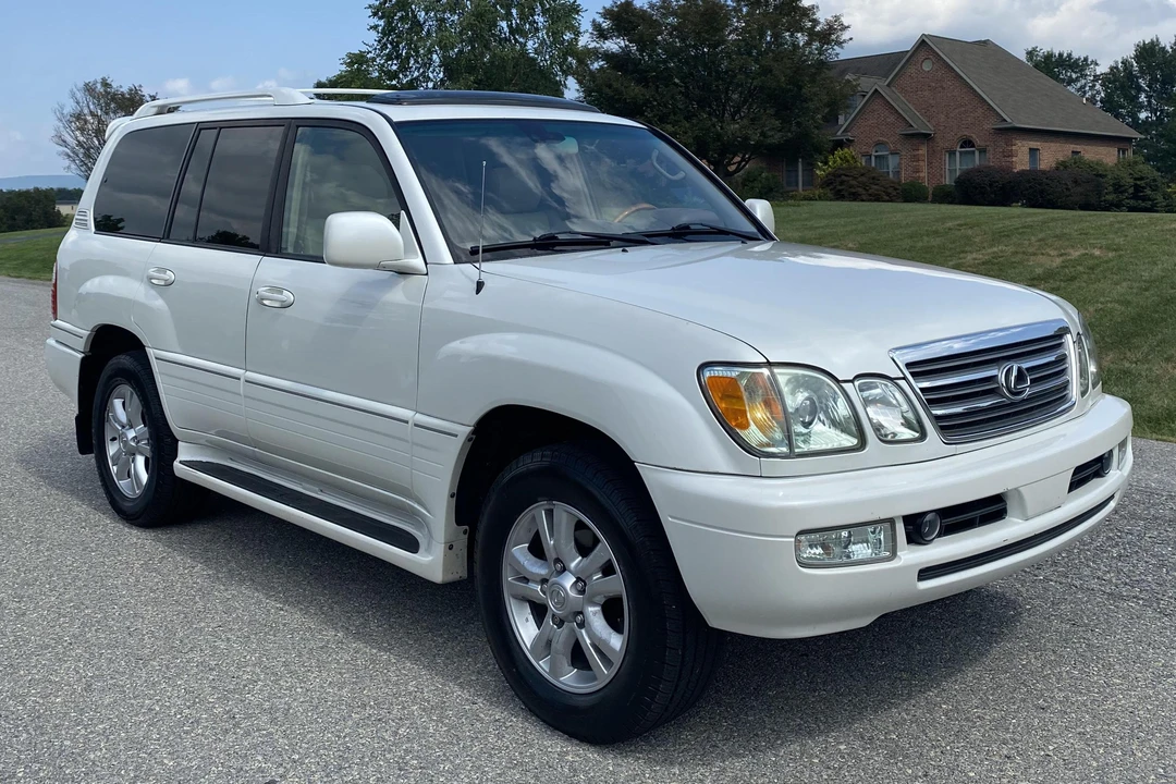 2004 Lexus LX 2nd Gen - Image 11 of 31