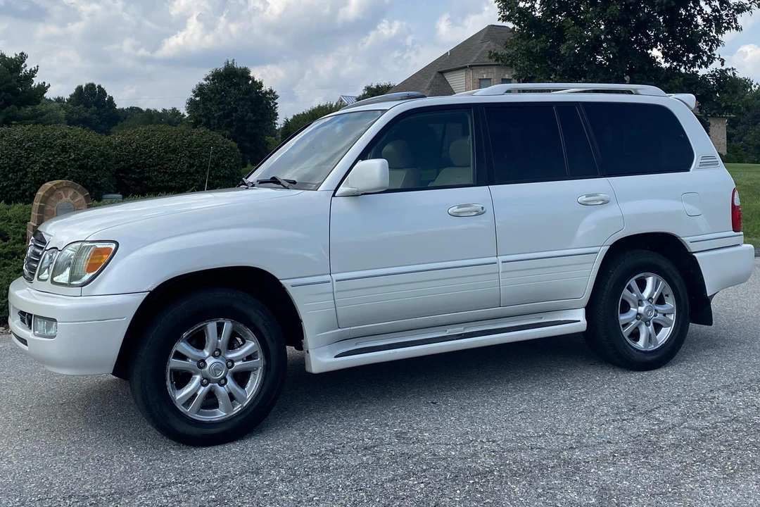 2004 Lexus LX 2nd Gen - Image 7 of 31
