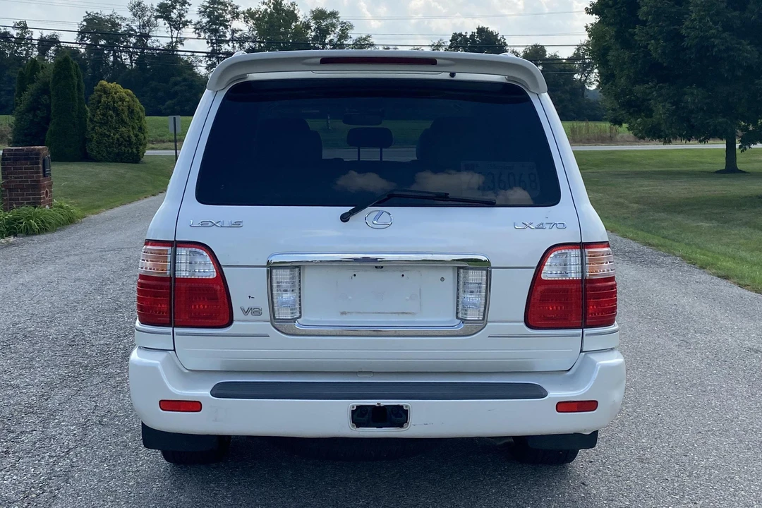 2004 Lexus LX 2nd Gen - Image 9 of 31