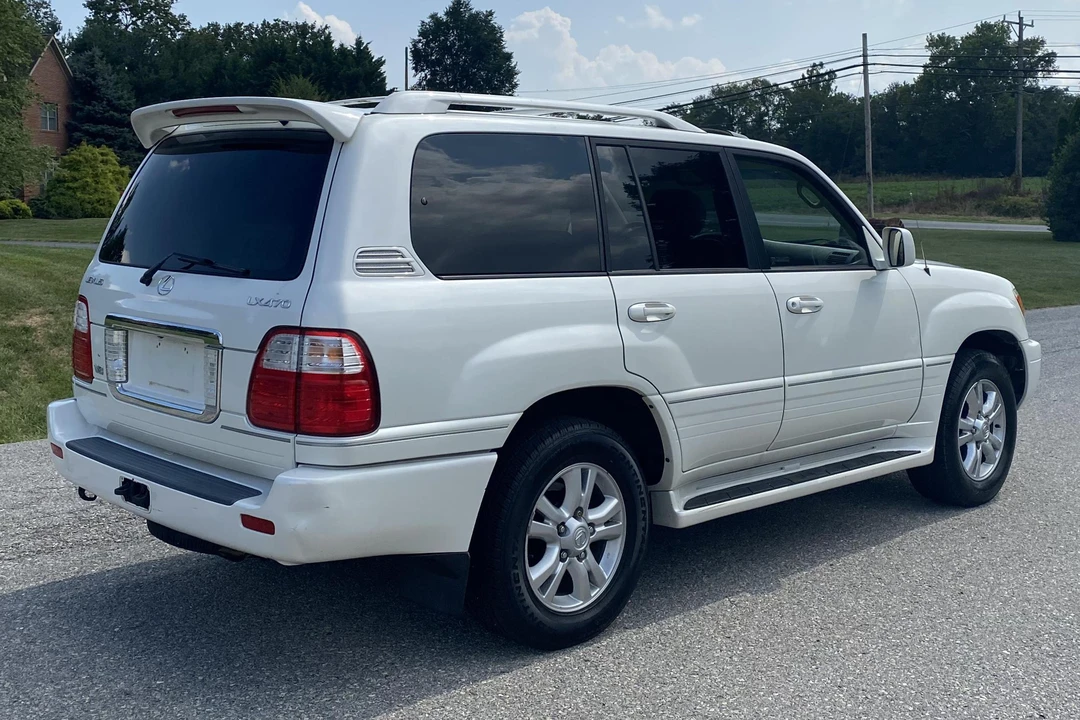 2004 Lexus LX 2nd Gen - Image 10 of 31