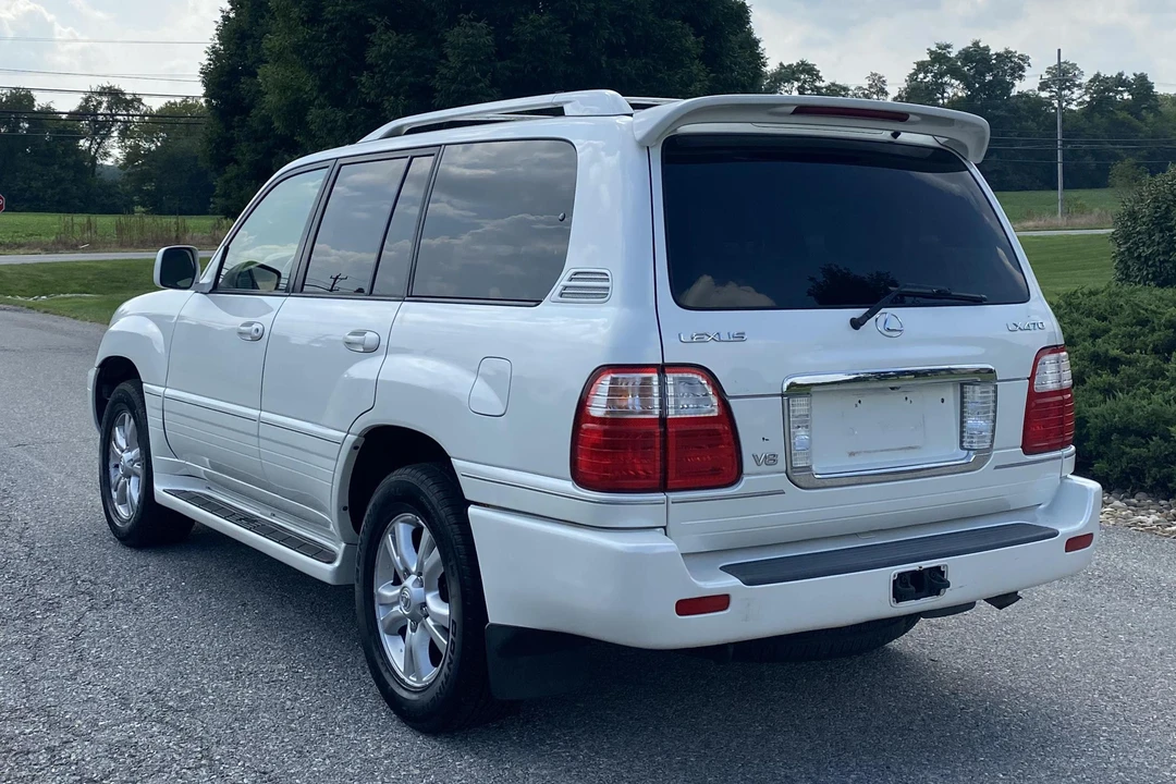 2004 Lexus LX 2nd Gen - Image 4 of 31