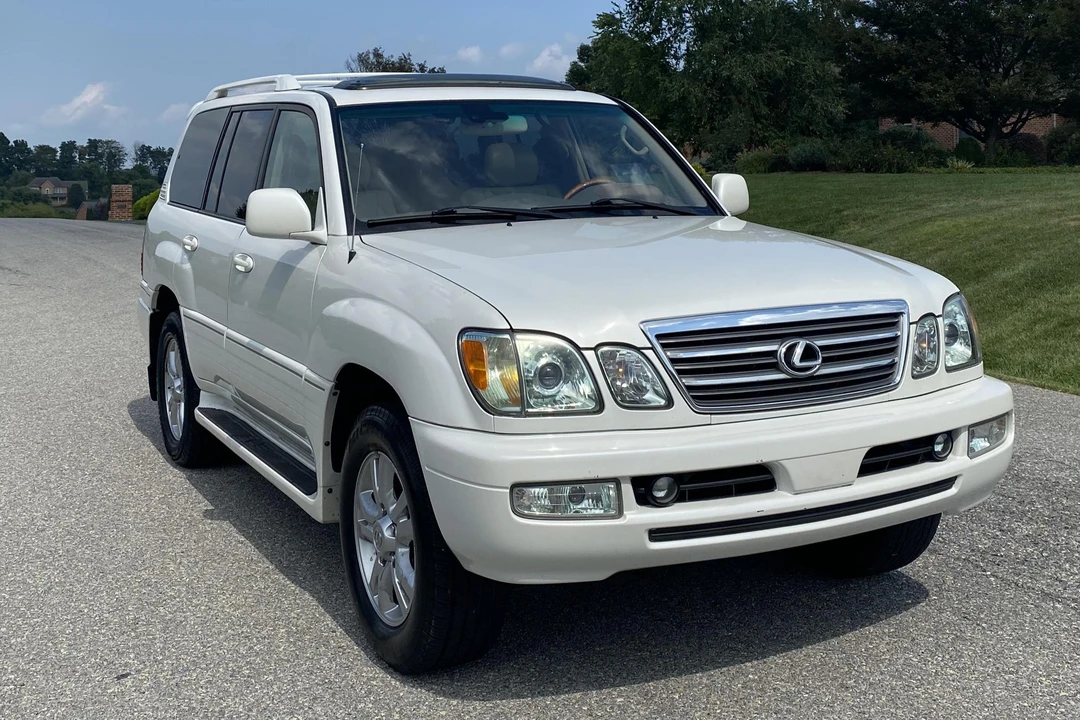 2004 Lexus LX 2nd Gen - Image 12 of 31