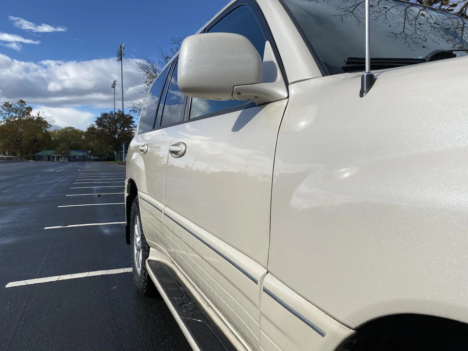 2004 Lexus LX 2nd Gen - Image 22 of 31