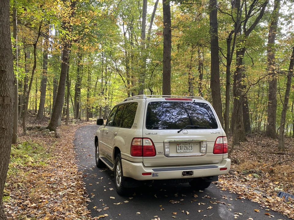 2004 Lexus LX 2nd Gen - Image 11 of 31